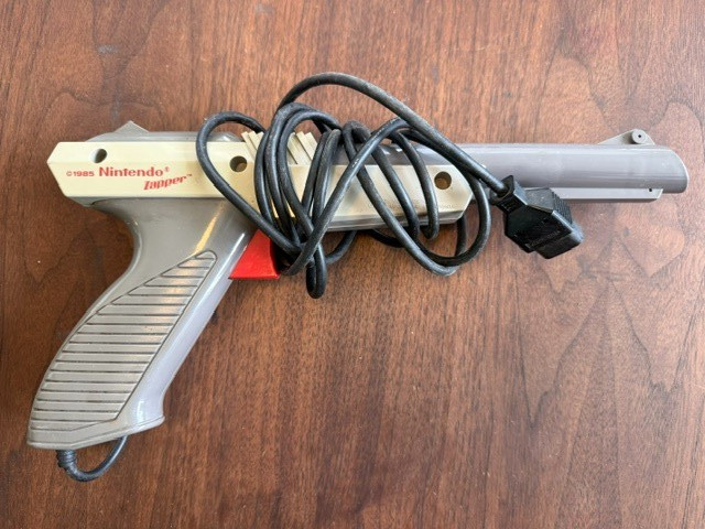 Nintendo NES Zapper Light Gun Gray Controller OEM Original 1985 Gray Untested