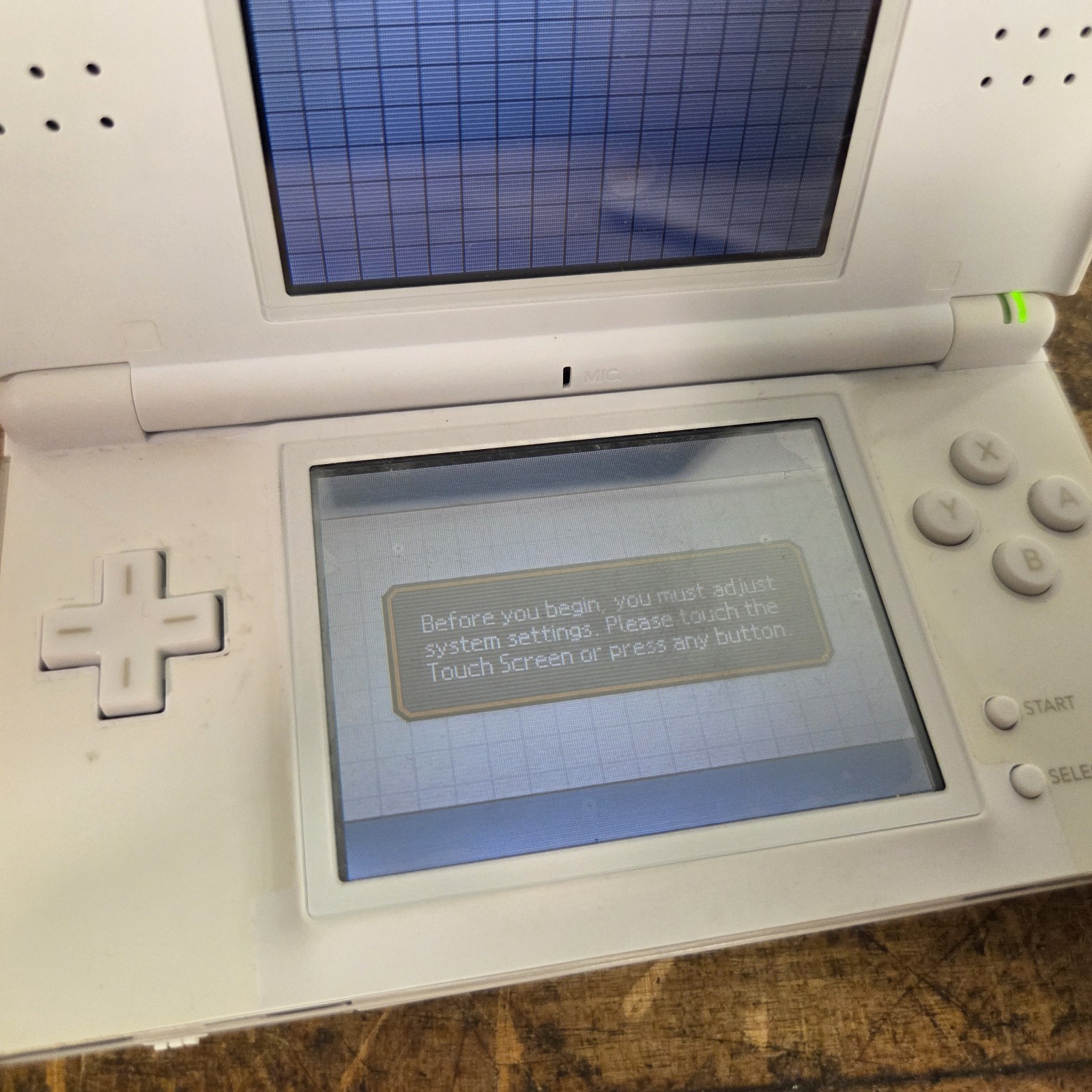 Nintendo DS Lite Polar White Handheld System Console w/ Wi-Fi Capability USG-001
