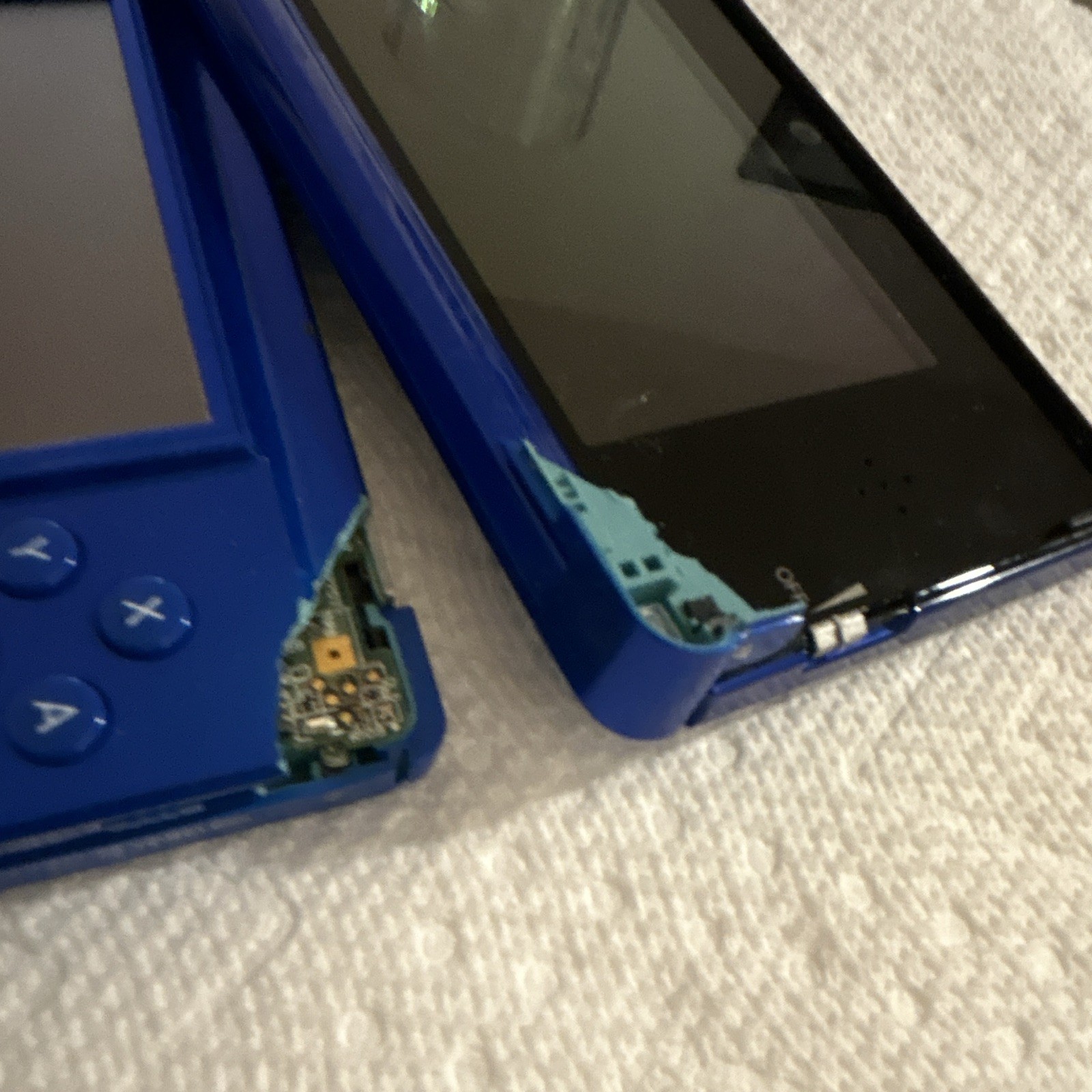 Nintendo 3DS CTR-001 Blue Handheld w/ Stylus, Toshiba 2GB SD, Wi-Fi