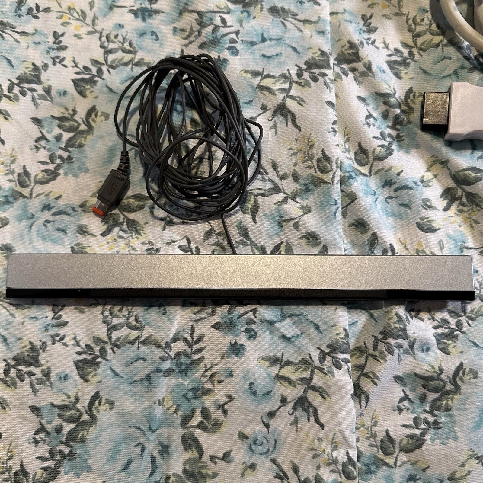 Nintendo Wii RVL-001(USA) 512 MB Home Console – White Bundle