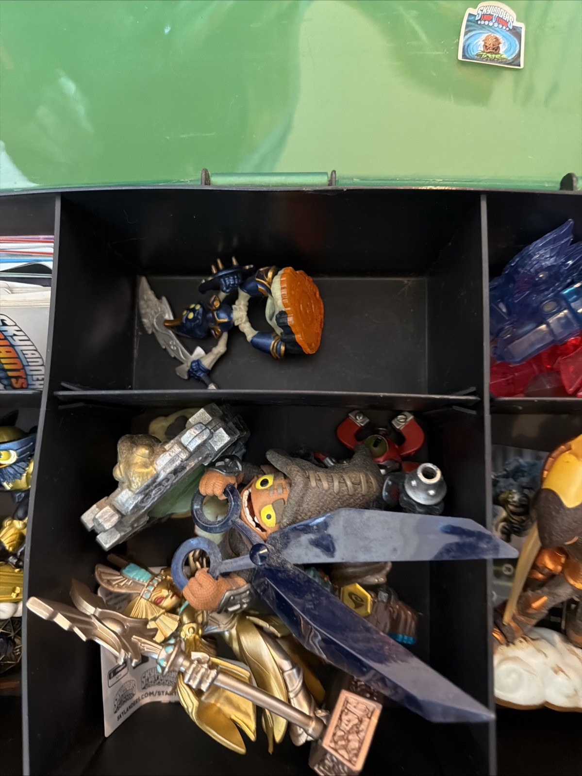 Skylander Lot 75+ Pieces – 3 Carrying Cases.