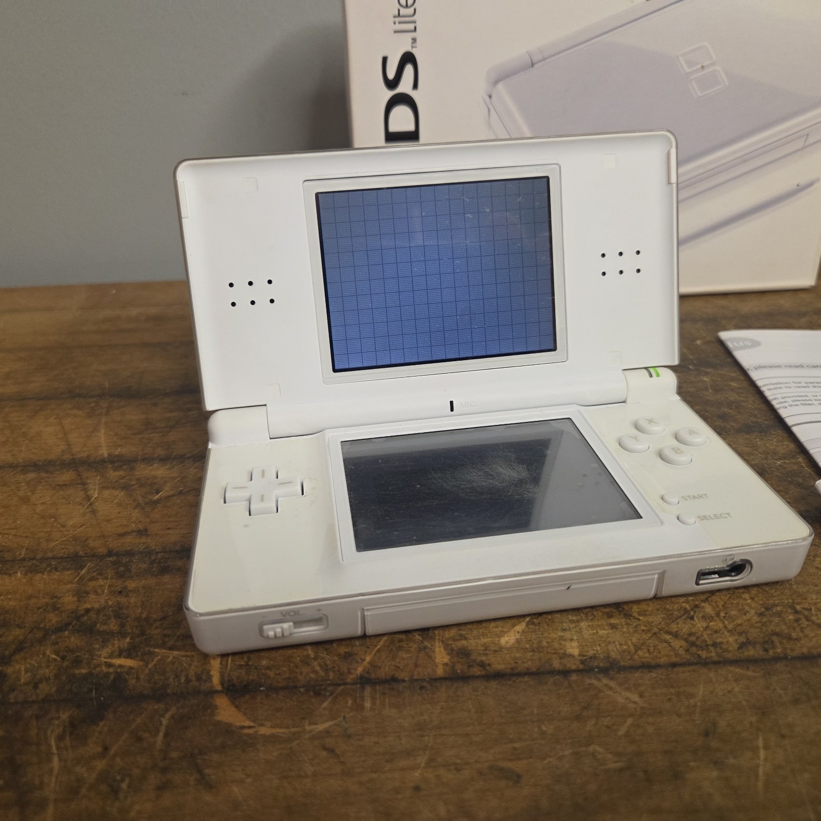 Nintendo DS Lite Polar White Handheld System Console w/ Wi-Fi Capability USG-001