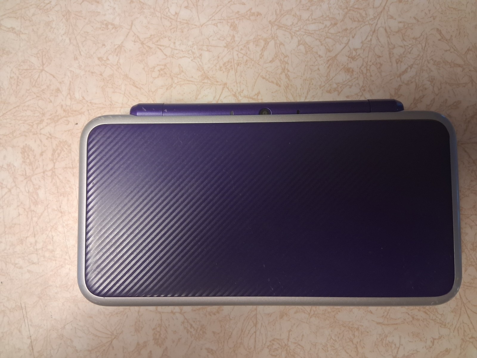 “New” Nintendo 2DS XL Purple/Silver With 64 GB SD Card And Mario Kart 7