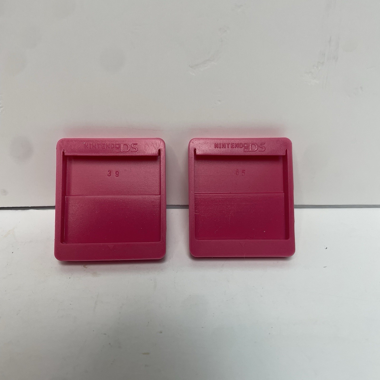 Nintendo DS Lunchbox Case Princess Peach – 2 Game Protectors – Acceptable
