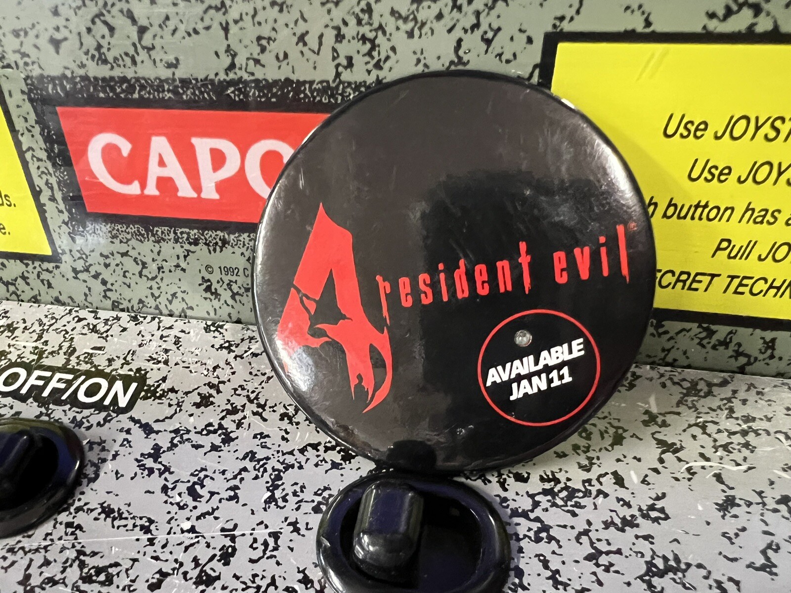 1995 SNES Doom & 2005 Resident Evil 4 Pinback Buttons + Dying Light 2 Neck Cover