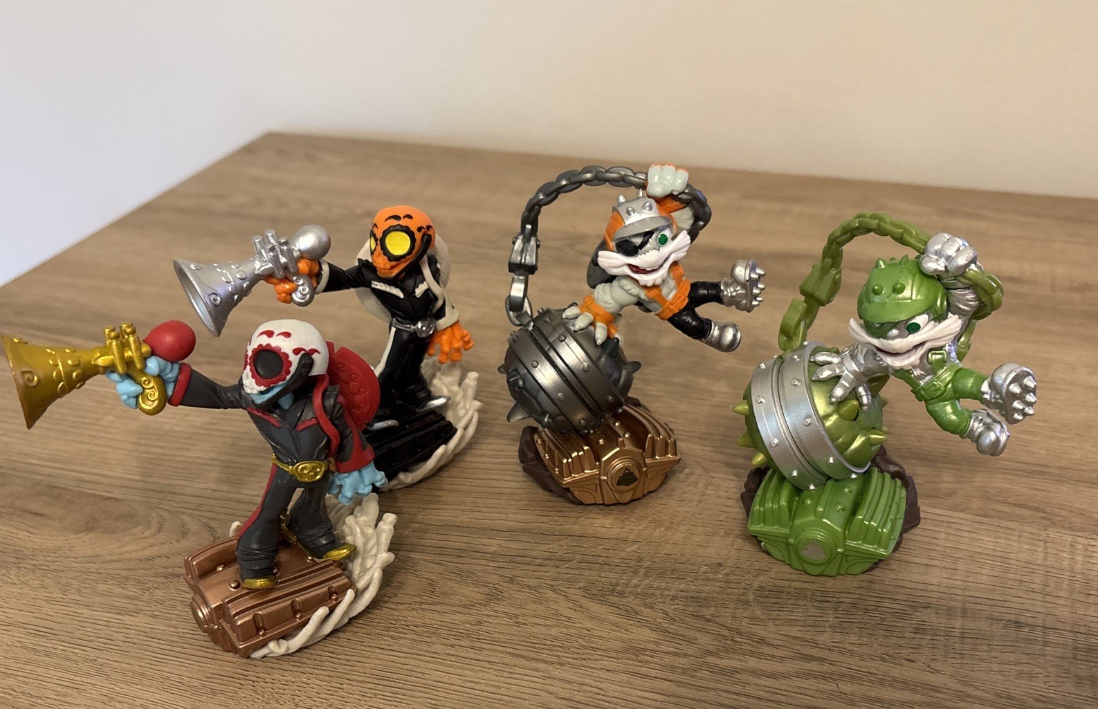 Lot of 4-Skylanders Superchargers Variant Steel Plated Smash Hit & Fiesta