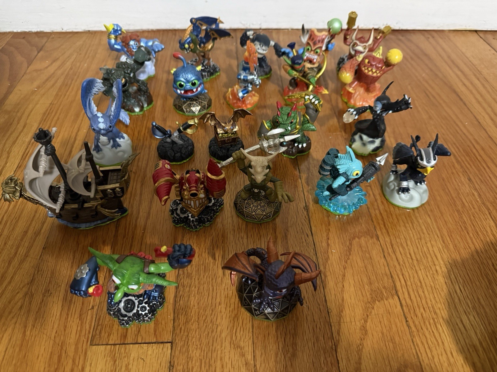 Skylanders Spyros Adventure Figure Lot Of 22 + Portal and Cards