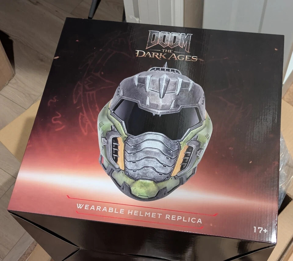 Doom The Dark Ages Doom Slayer Wearable Helmet LED Bundle + Keycard + Patches