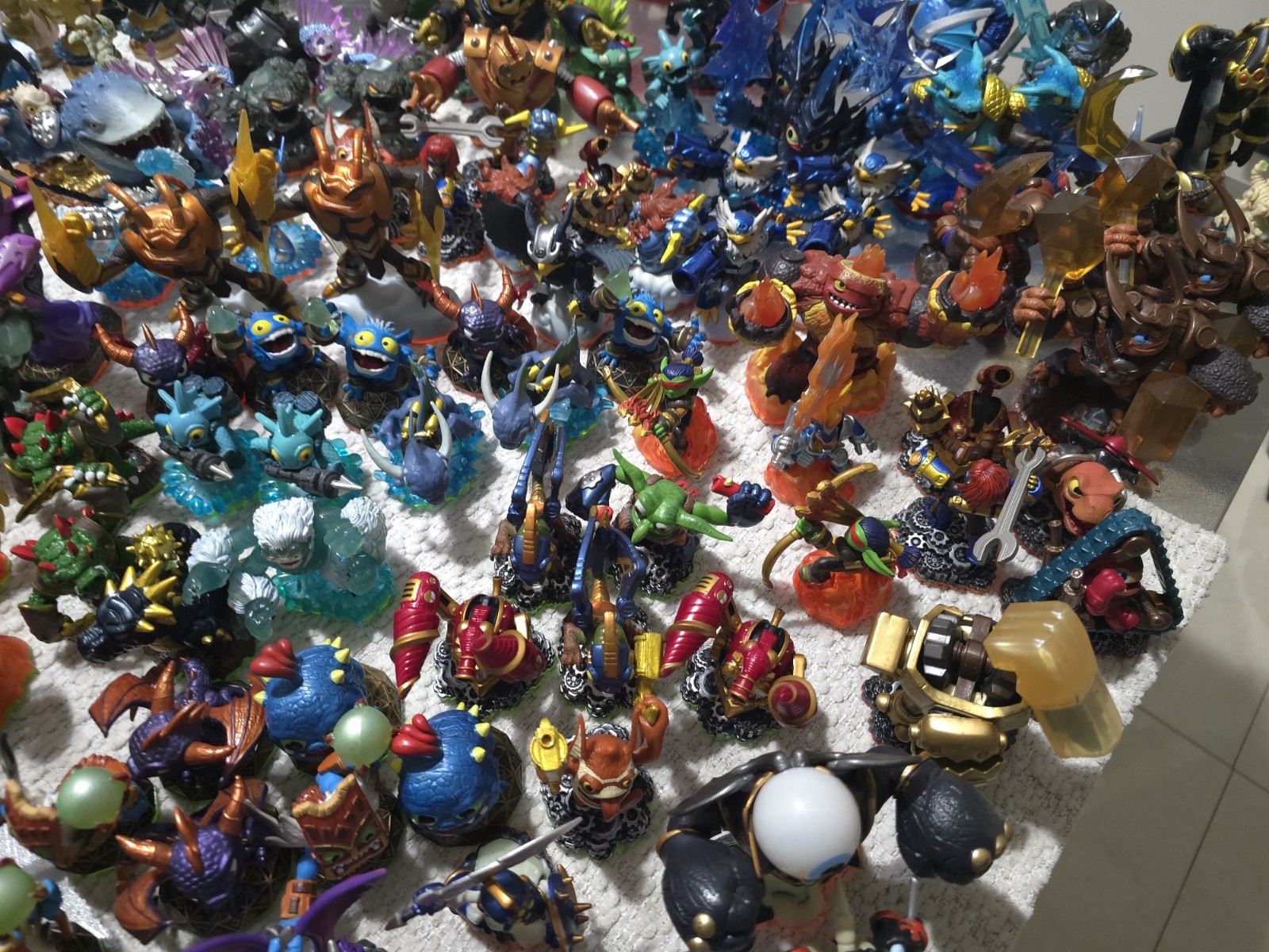 HUGE Skylanders Lot 100+ Figures WORKING GREAT NO RETURNS ACCEPTED