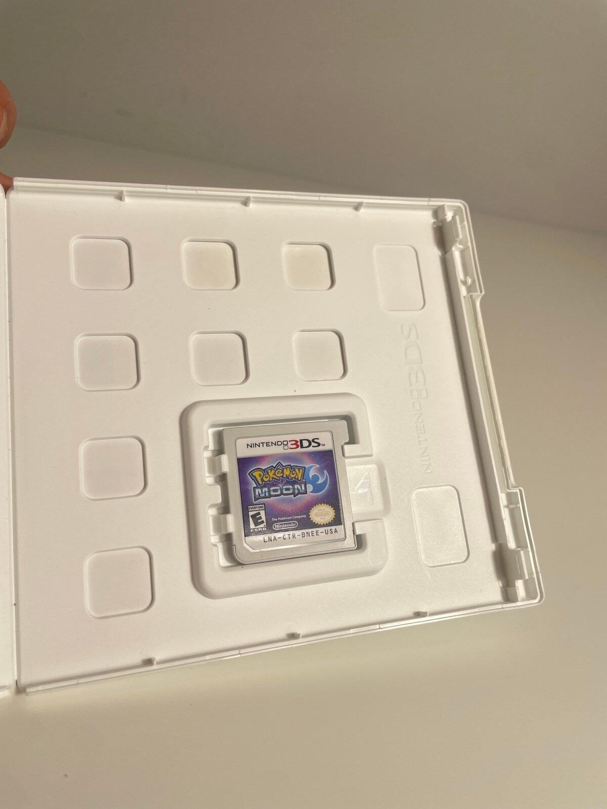 Pokémon MOON Nintendo 3DS Complete w Inserts Mint Condition Tested