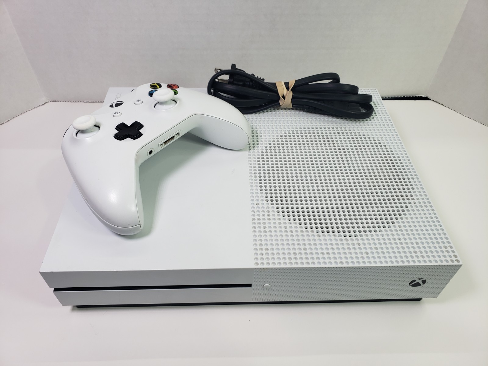 Microsoft Xbox One S 500GB Video Game Console Bundle. Tested/working