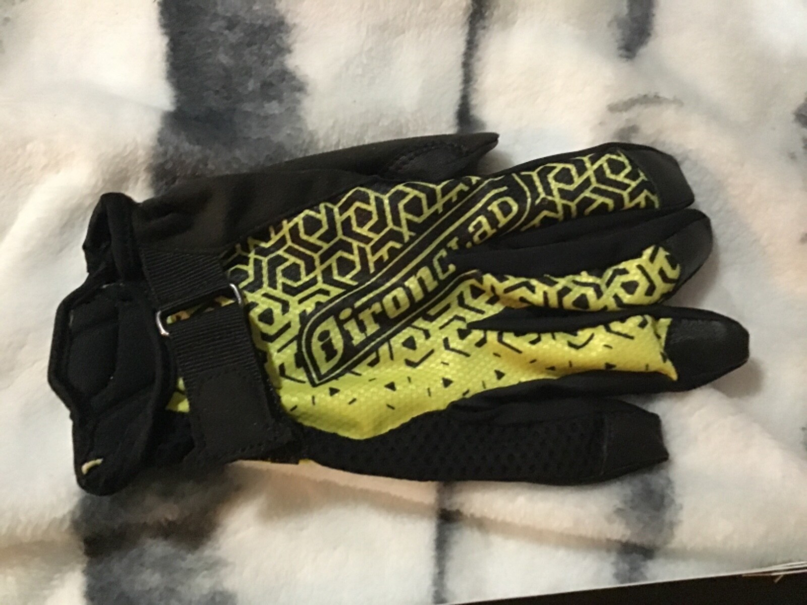 Ironclad Console Gaming Gloves, Precision Fit, Performance Grip, Touchscreen Com