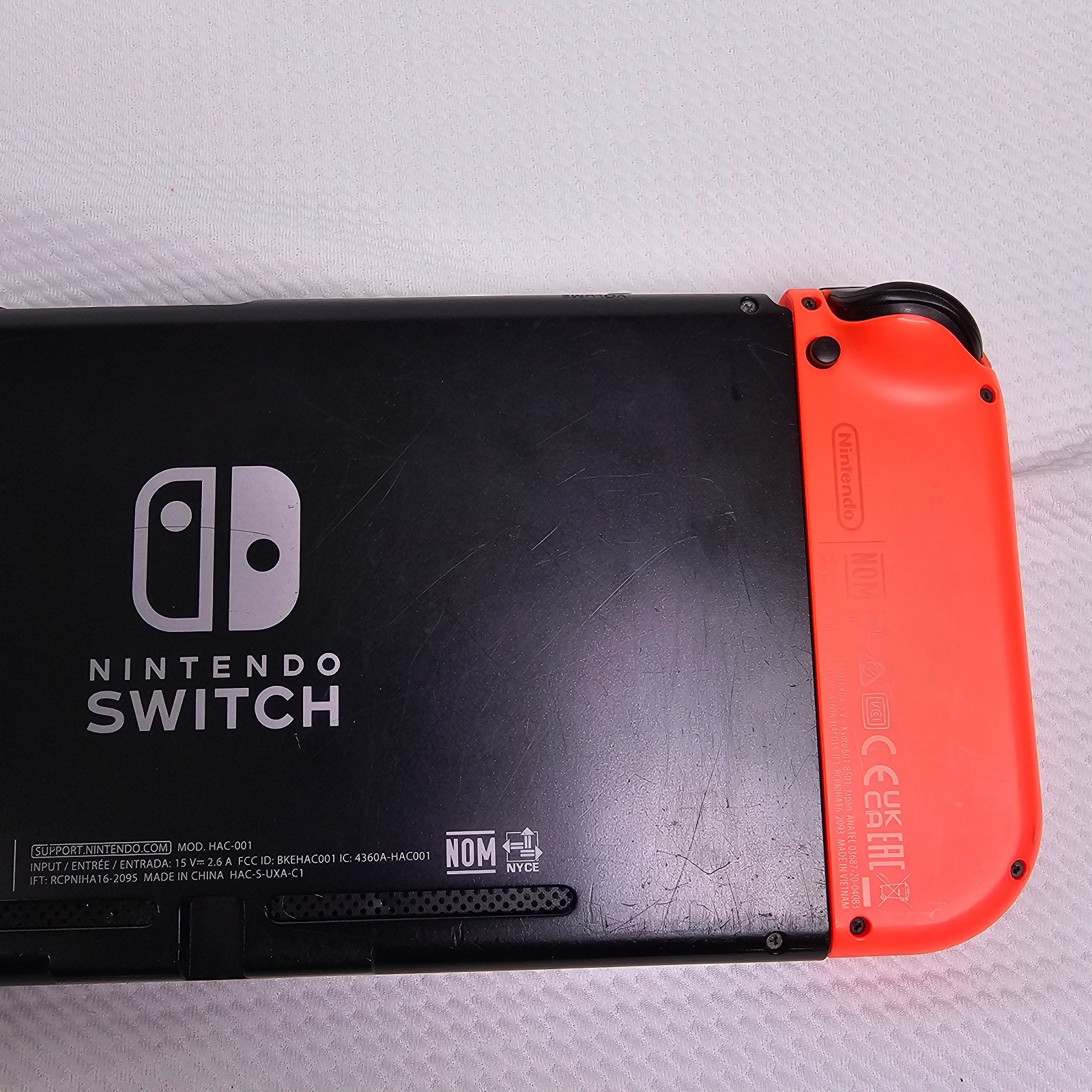 Nintendo Switch Console w/ Dock & Neon Red/Blue Joy-Con, 32GB Wi-Fi 1080p READ