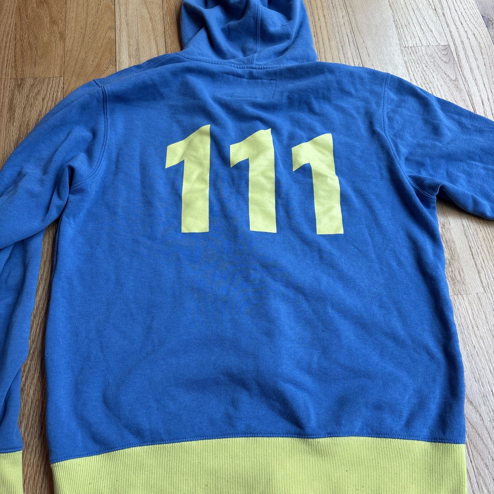 Fallout 4 Vault 111 Zip Hoodie M Blue Bethesda Official Video Game Jacket