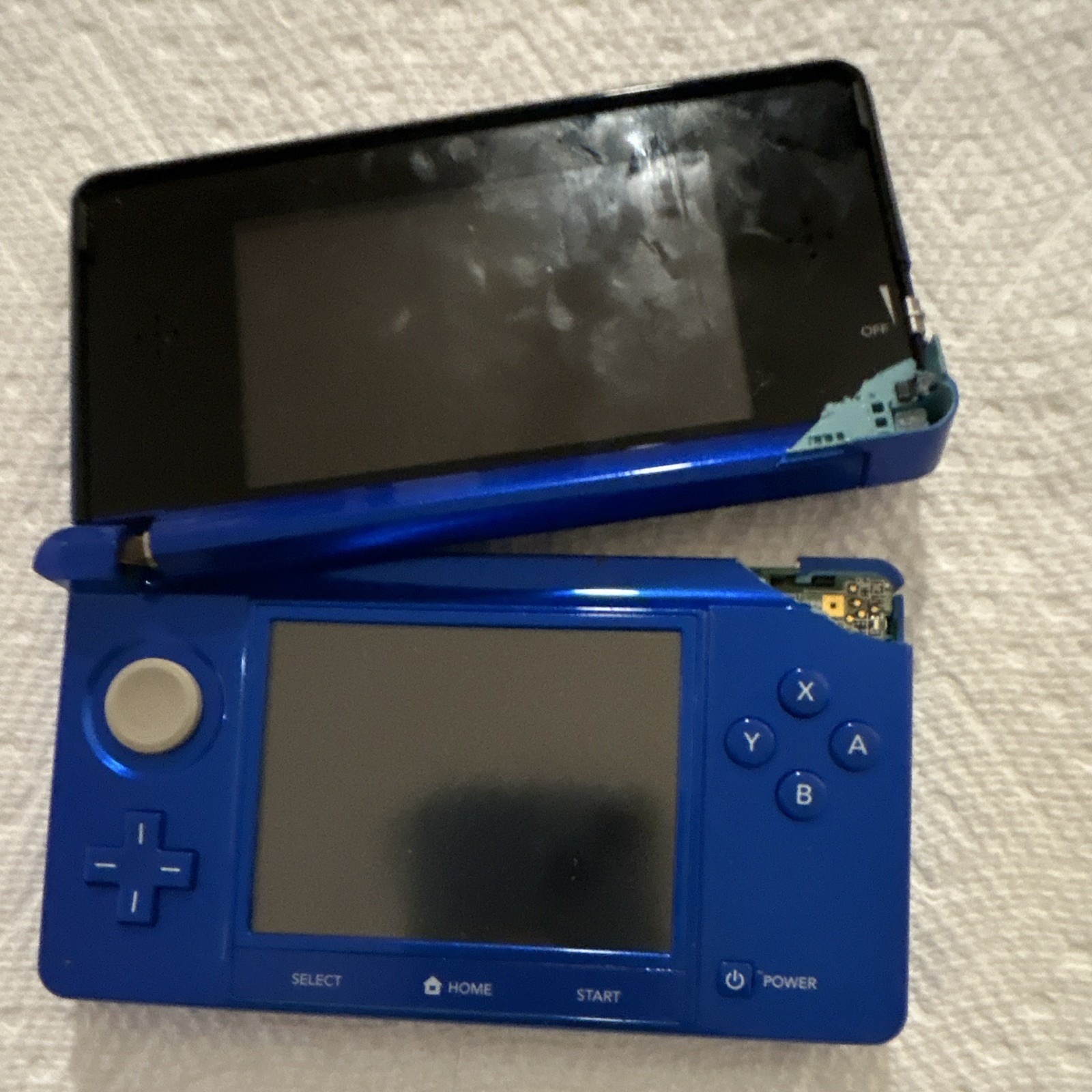 Nintendo 3DS CTR-001 Blue Handheld w/ Stylus, Toshiba 2GB SD, Wi-Fi