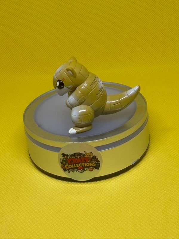 Nintendo Sandshrew Pokémon Figure Tomy 1997 VINTAGE