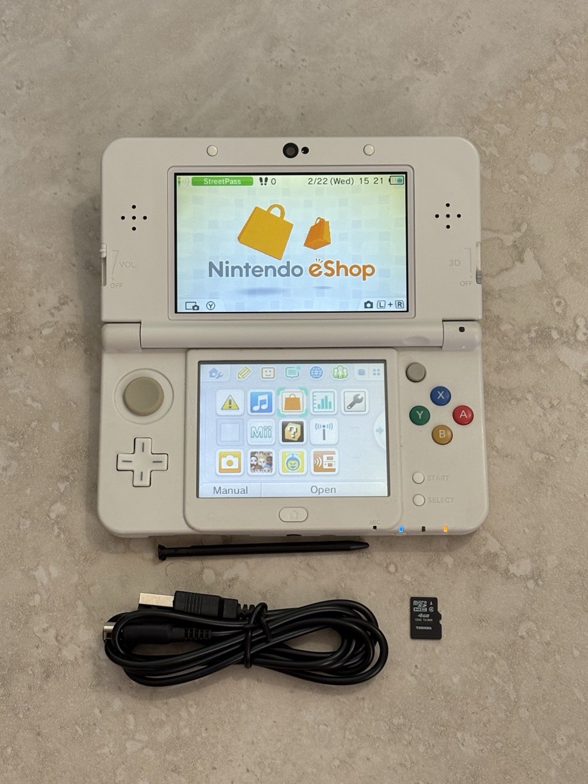 Nintendo New 3DS White Edition Handheld System Console With Charger Read Desc