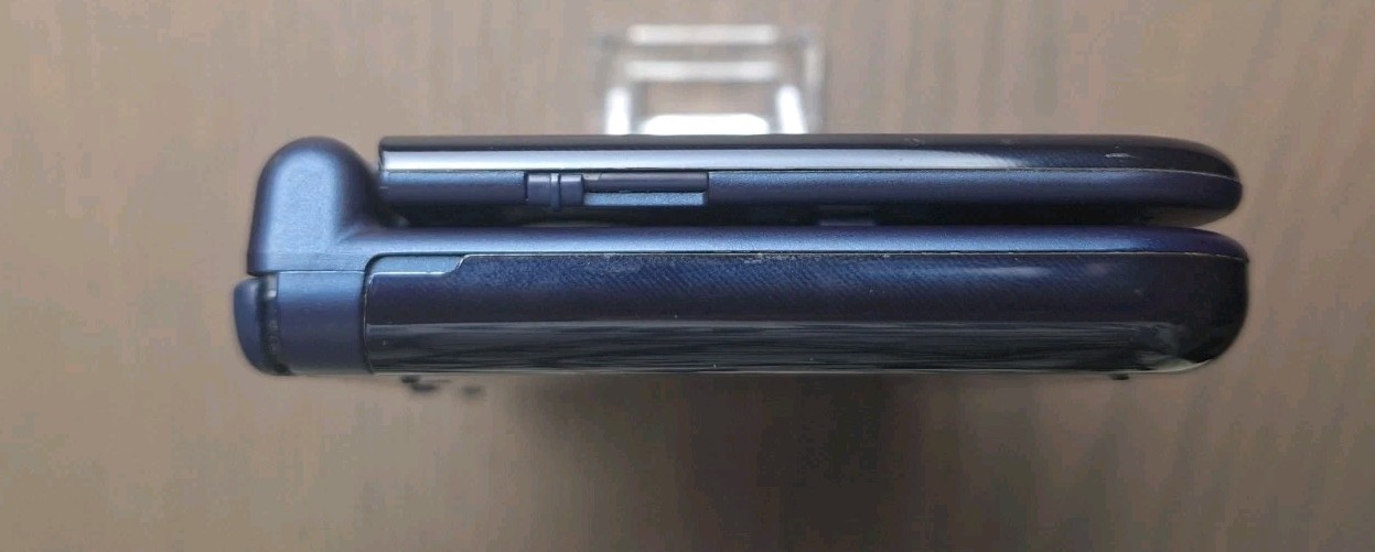 New Nintendo 3DS XL Metallic Blue Charger + 32GB SD Card | Region Free