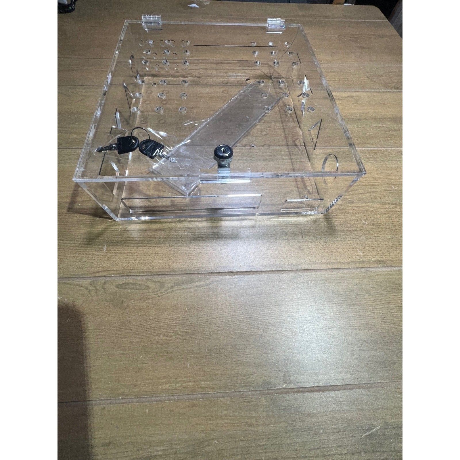 PlayStation 4 PS4 Acrylic Security Display Case with Lock and Keys Clear