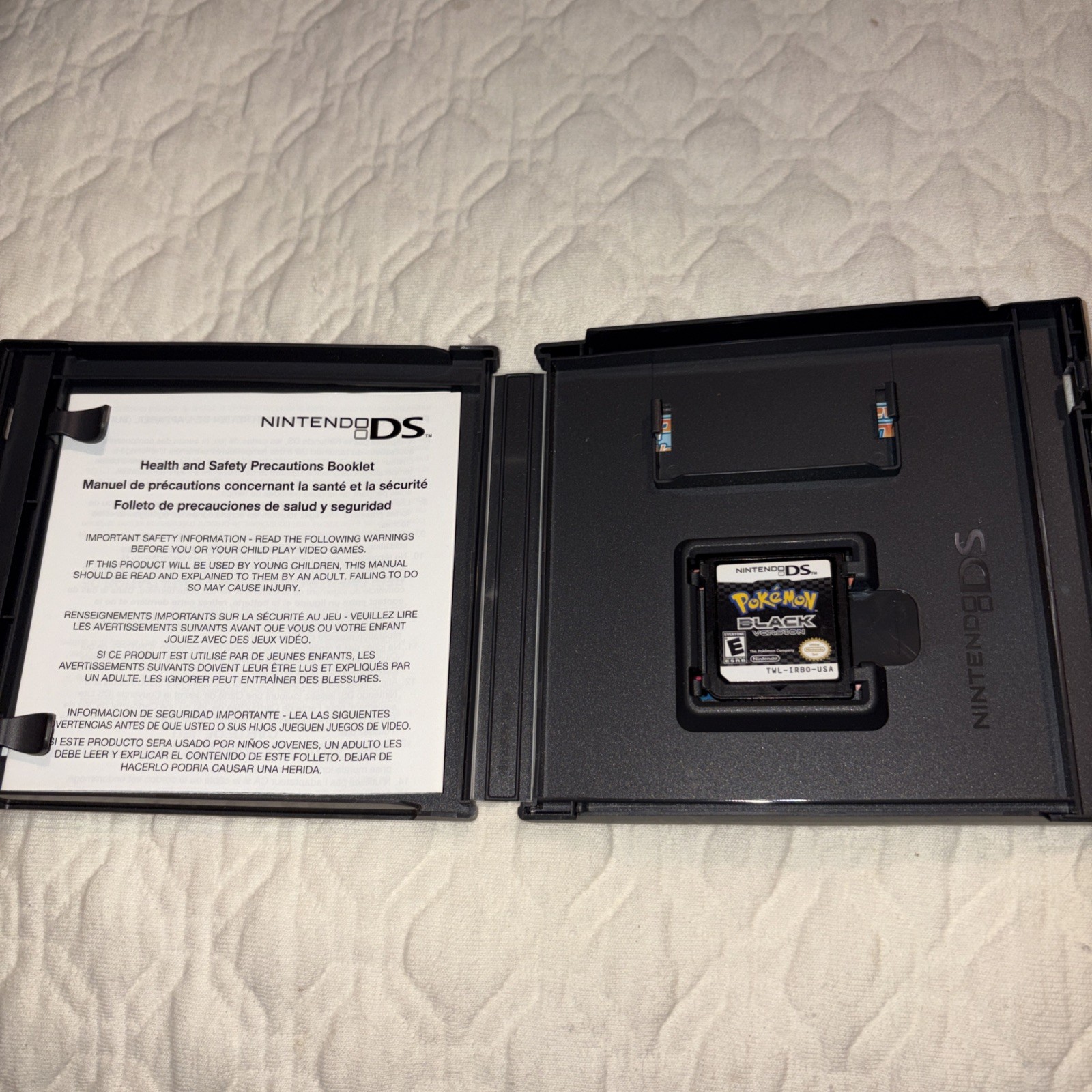 Nintendo DS Pokémon Black Version – Pokemon Series USA ( E-Everyone)
