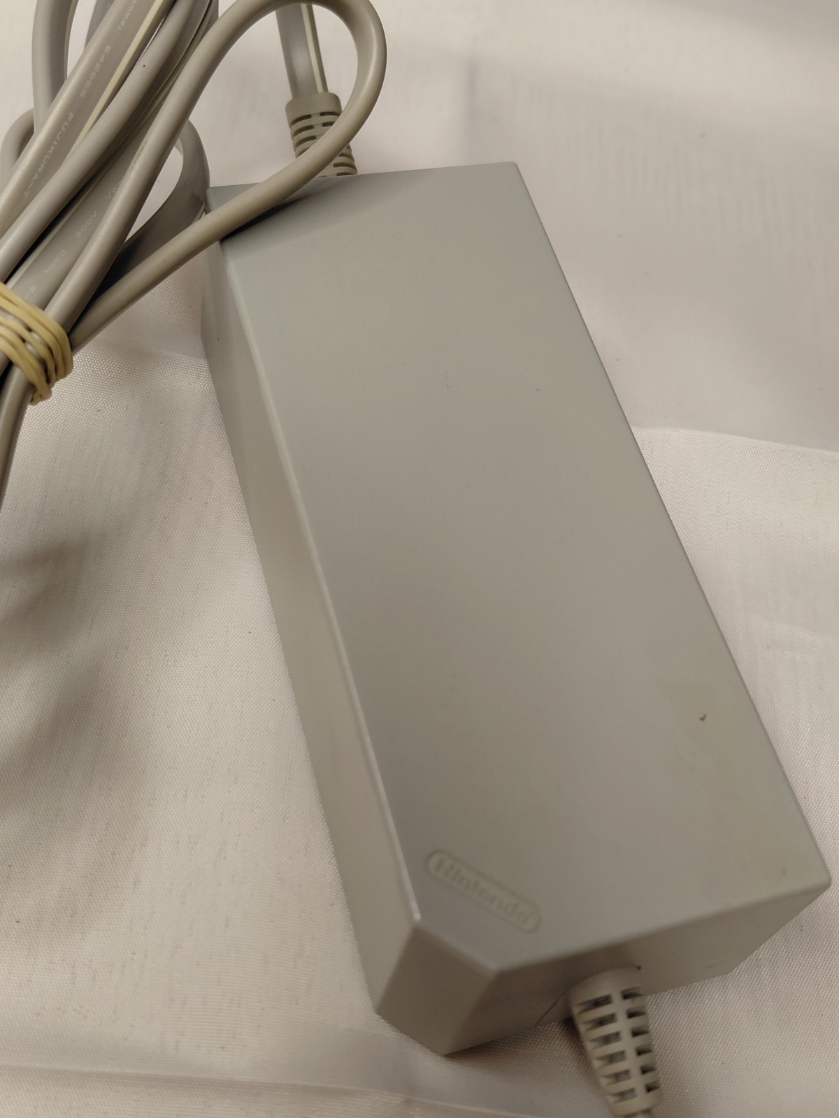 Nintendo Wii RVL-001 512 MB Home Console – White With Cables And Motion Sensor