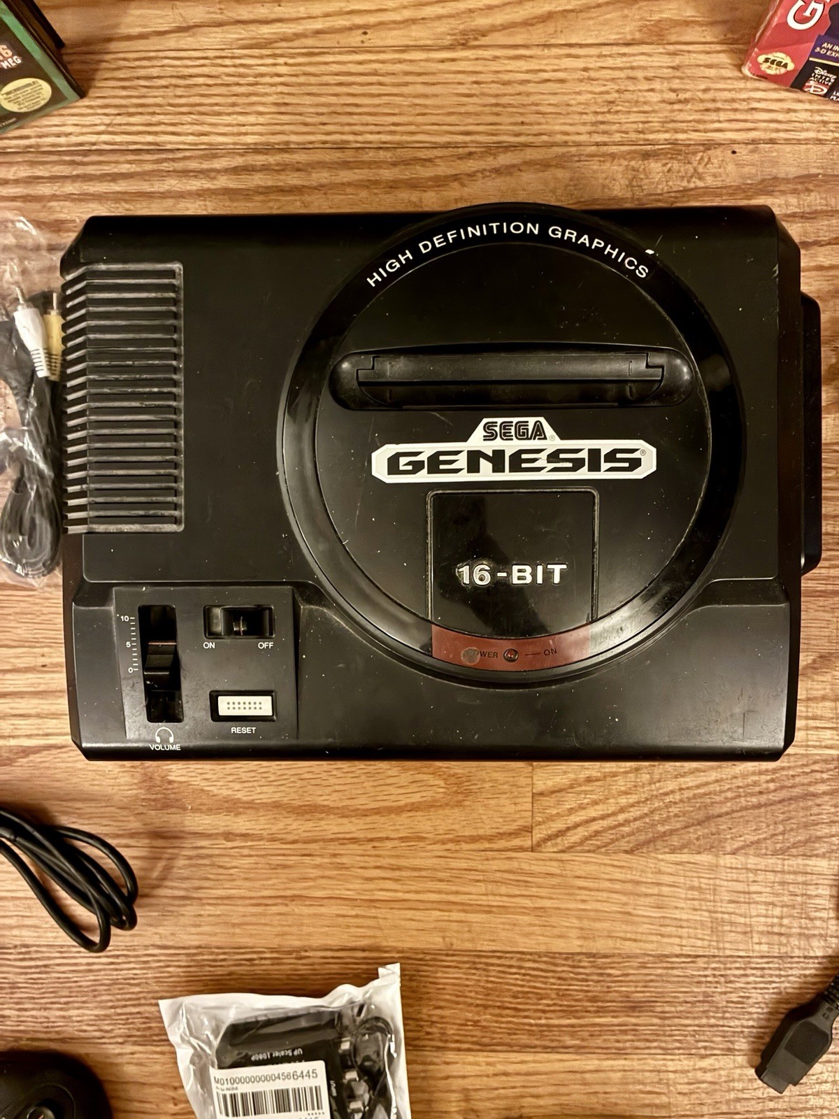 Sega CD Model 1690 + Sega Genesis Model 1601 + 4 Games + 4 Controllers (READ)