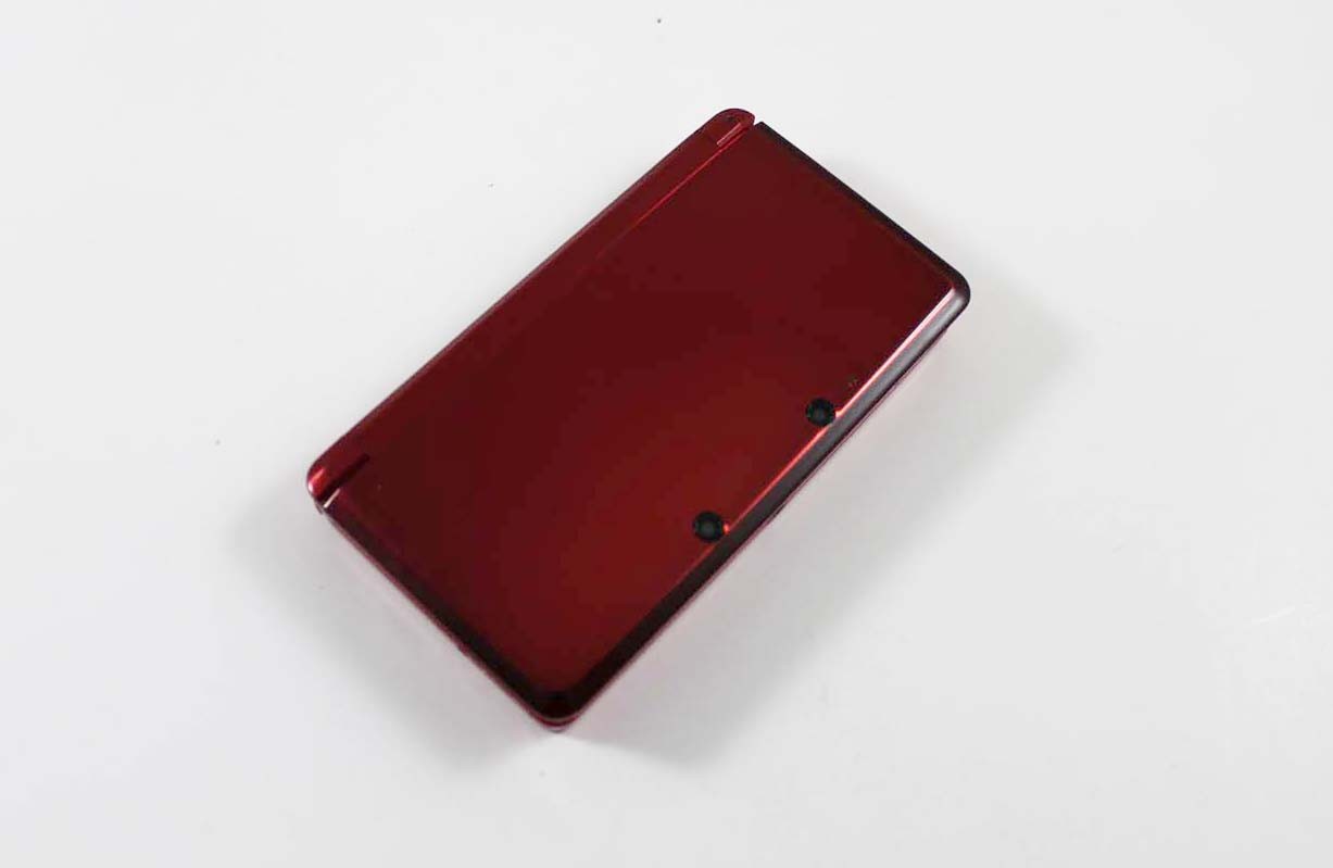 Nintendo 3DS System – Flame Red – with charger