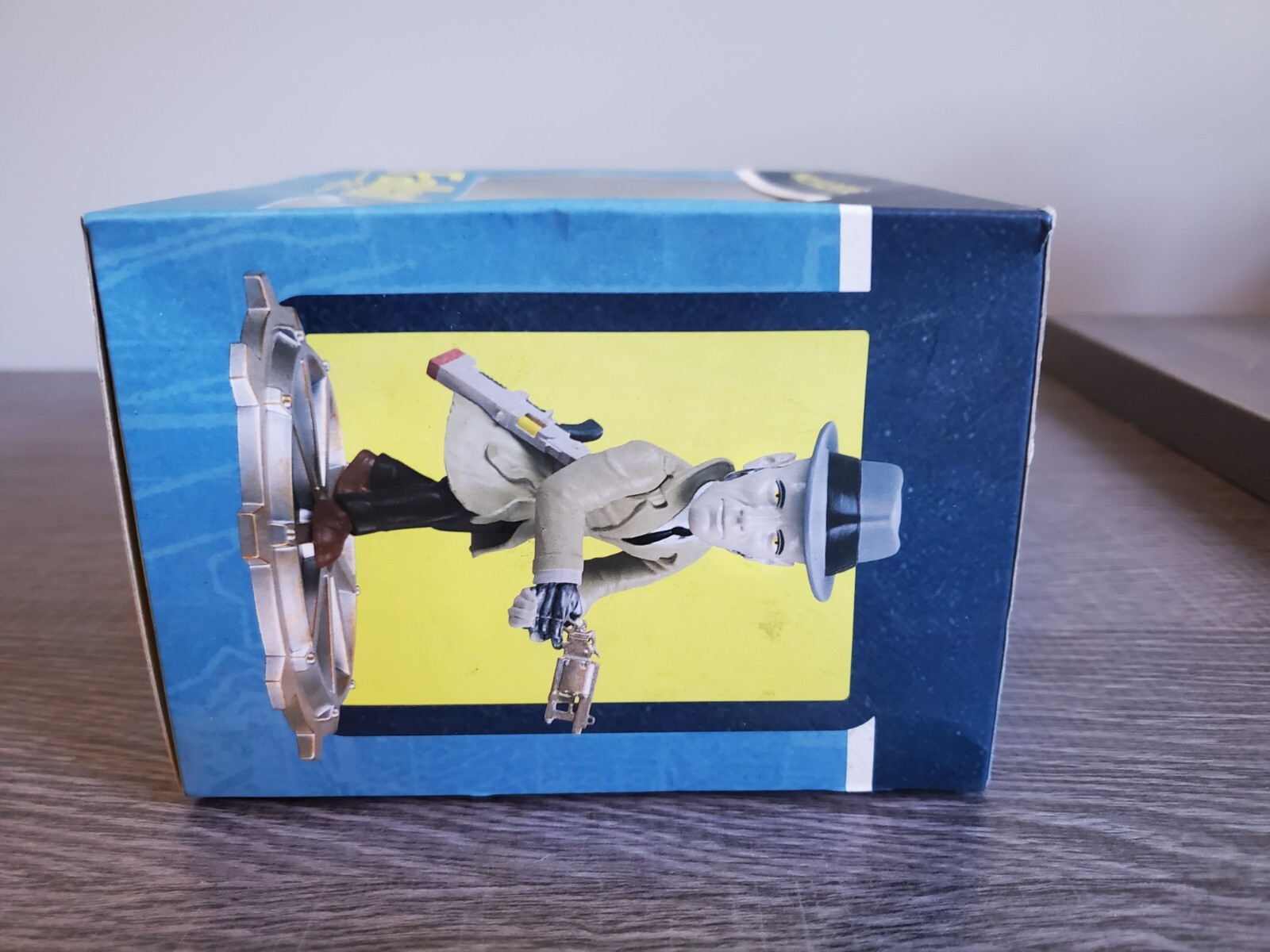 LootCrate Screen Shots Fallout CRATE Nick Valentine Action Figure – New in Box