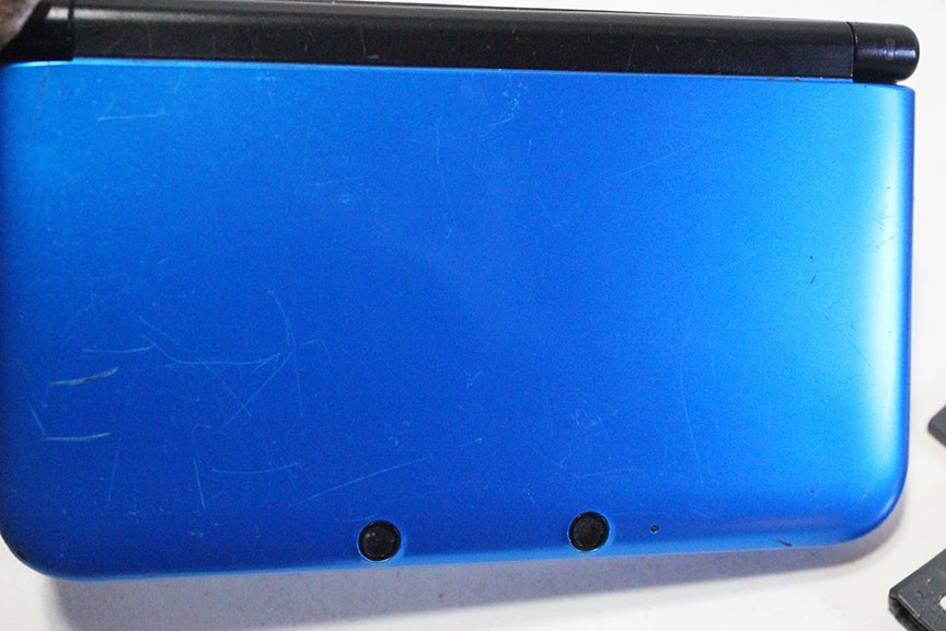 Nintendo 3DS XL Blue/Black Game Console-Cracked Top LCD-Plays Games-Parts Only