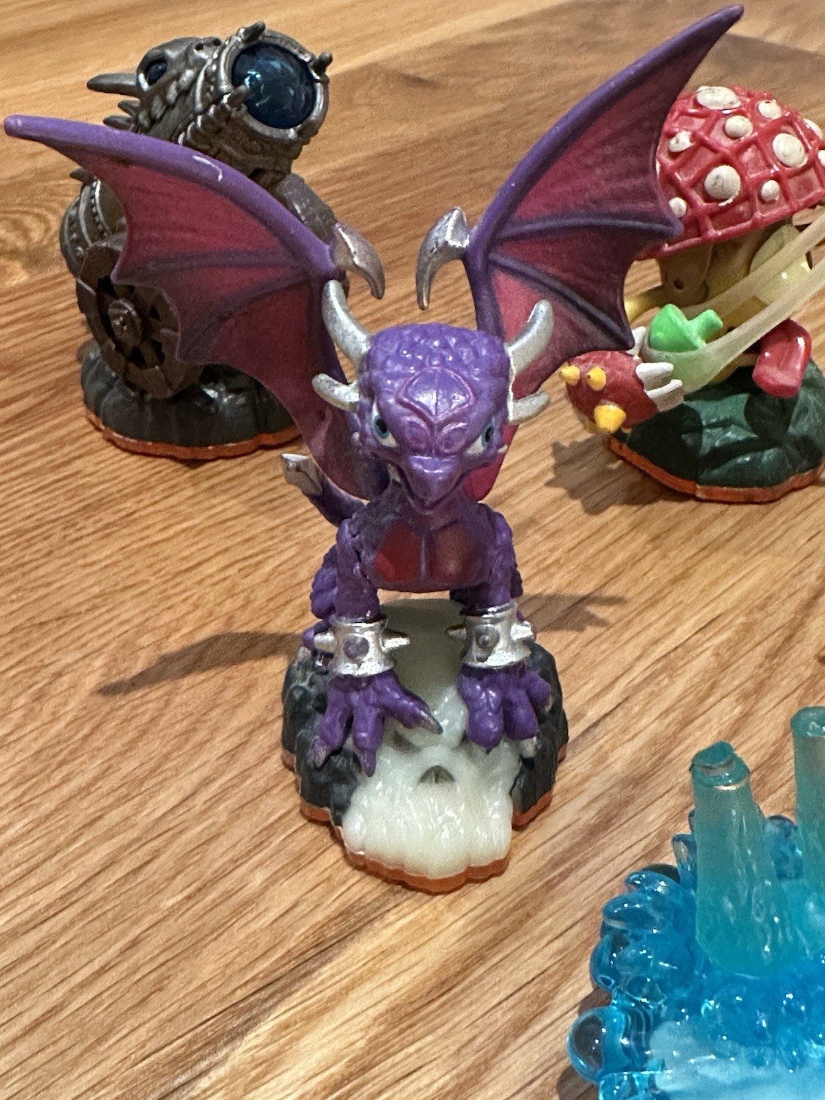 Skylanders Giants Series 2 – Lot of 8 Figures / Cynder, Thumpback and more.