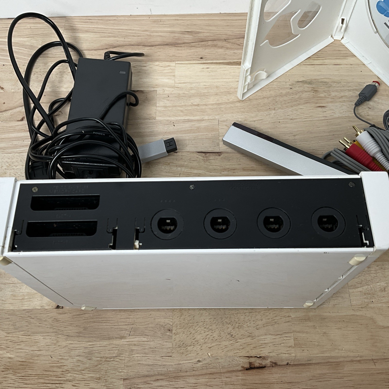 Nintendo Wii RVL-001 512 MB Home Console With Cables & Mario Kart NO CONTROLLERS