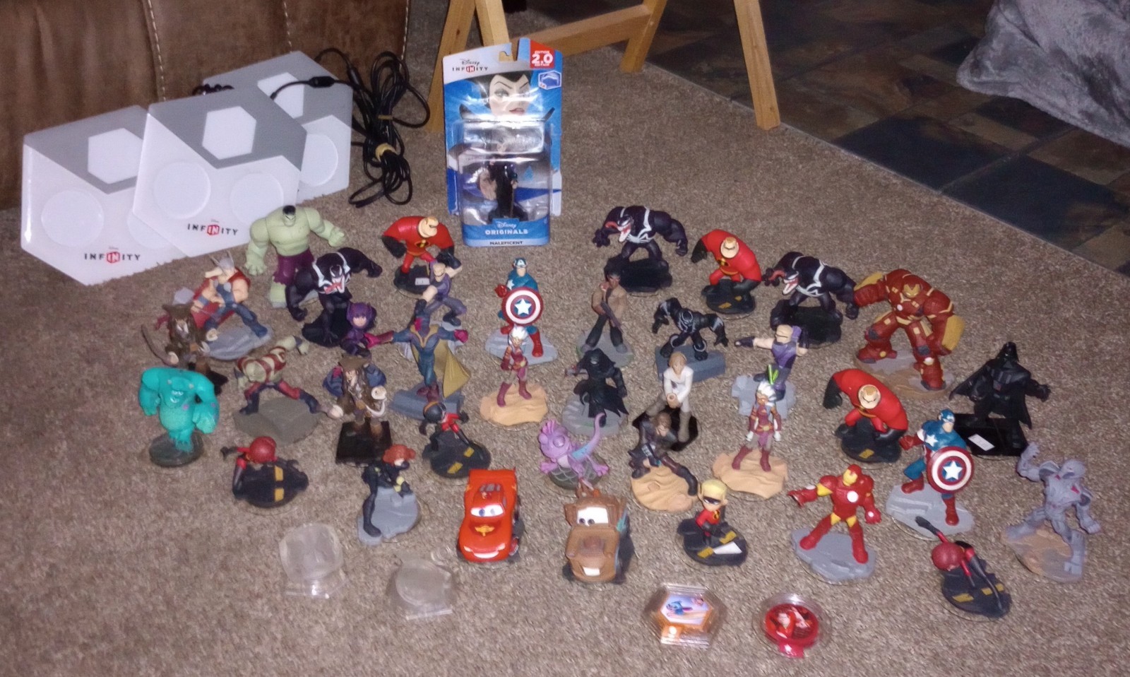 Disney Infinity Lot Of 3 Portal Bases, 38 Figures, & Extra Marvel Pixar Starwars