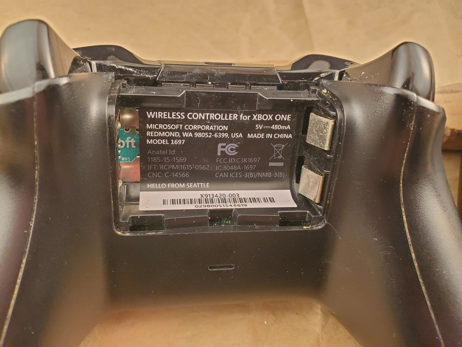 FOUR (4) Xbox One/Series Wireless Controller 1537 (3) 1914 (1) does not power on