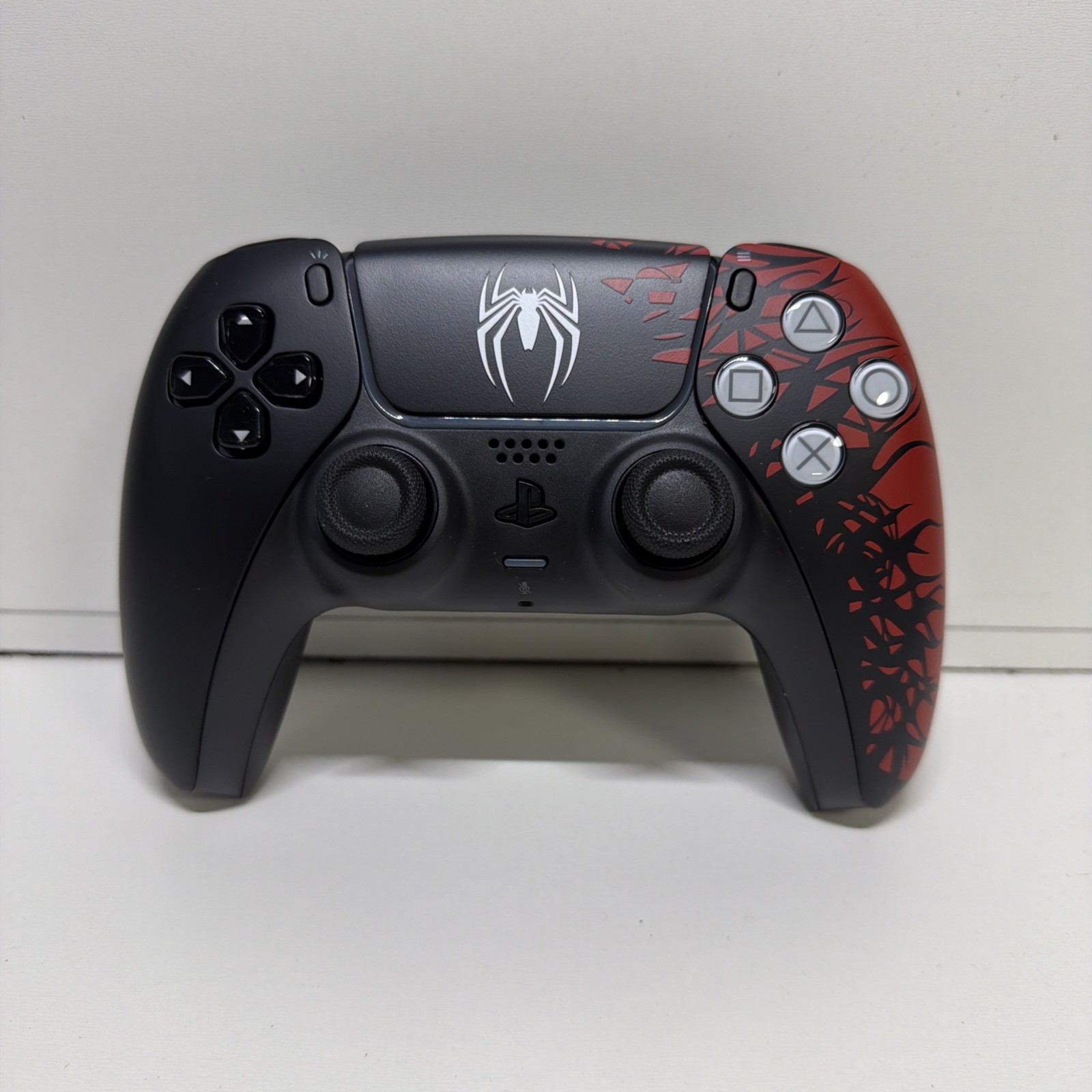 Sony DualSense Wireless Controller – Spider-Man 2 Limited Edition