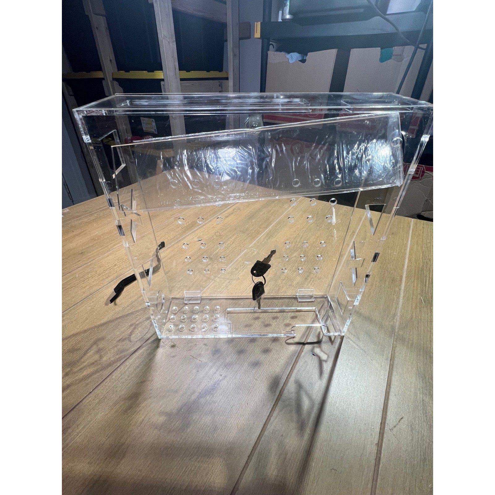 PlayStation 4 PS4 Acrylic Security Display Case with Lock and Keys Clear