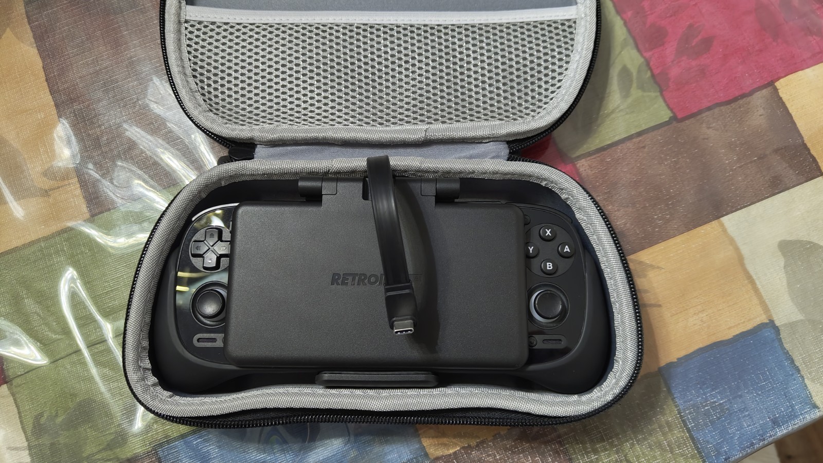 Retroid Pocket 5 Handheld Game 8gb/128gb,OLED Black + Case, Dual Screen and Grip