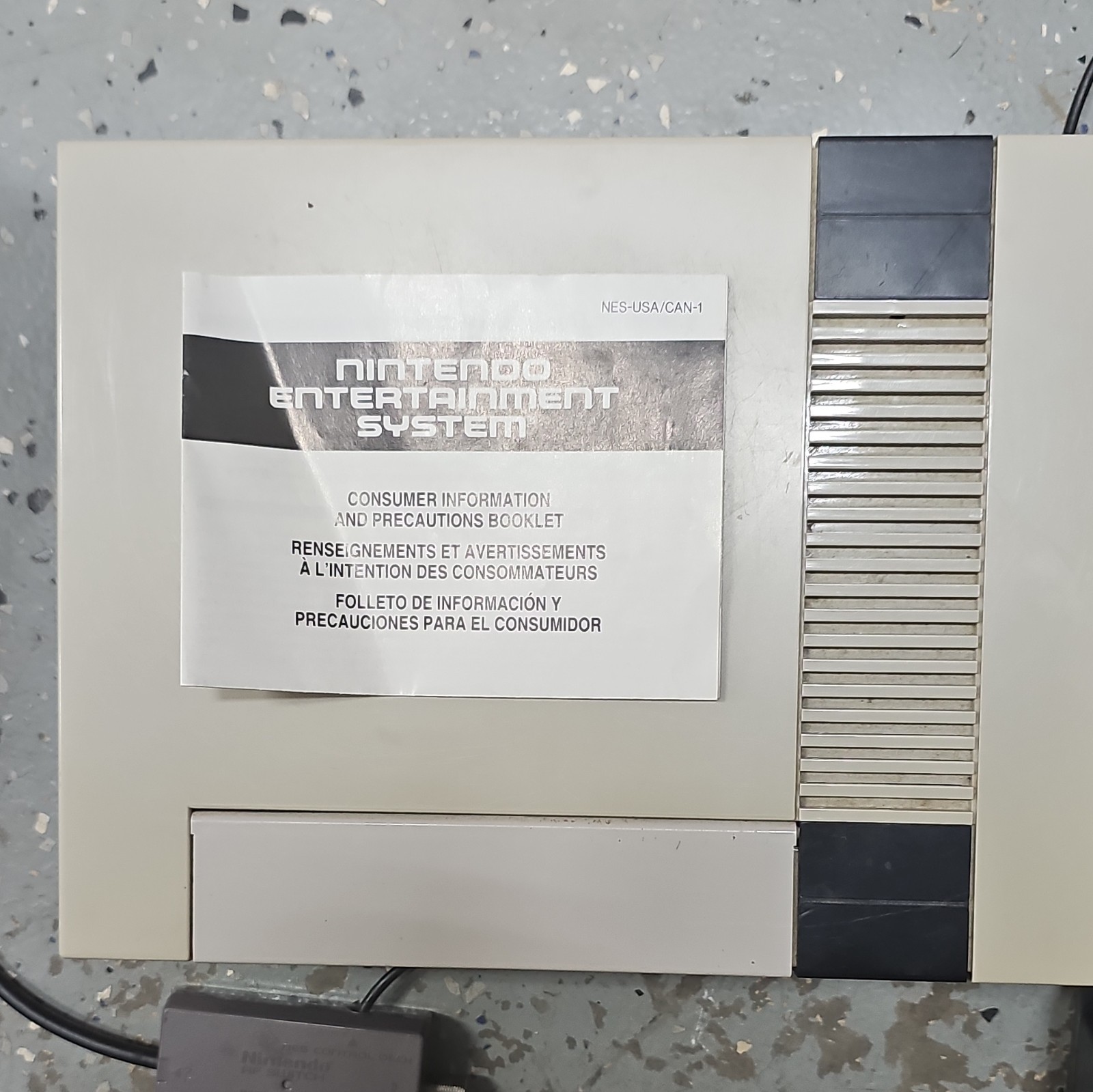Nintendo NES-001 Console w/2 Controllers, RF Switch, AC. 2 Games