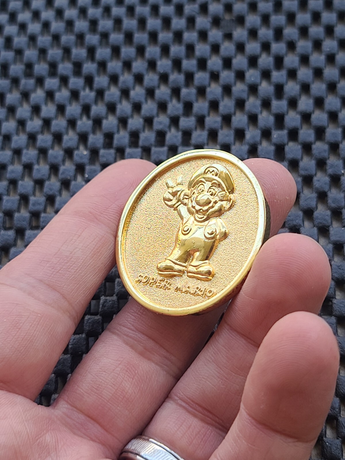 Super Mario Gold Coin Medal Video Game 10th Anniversary Rare Promo SNES N64 GBA