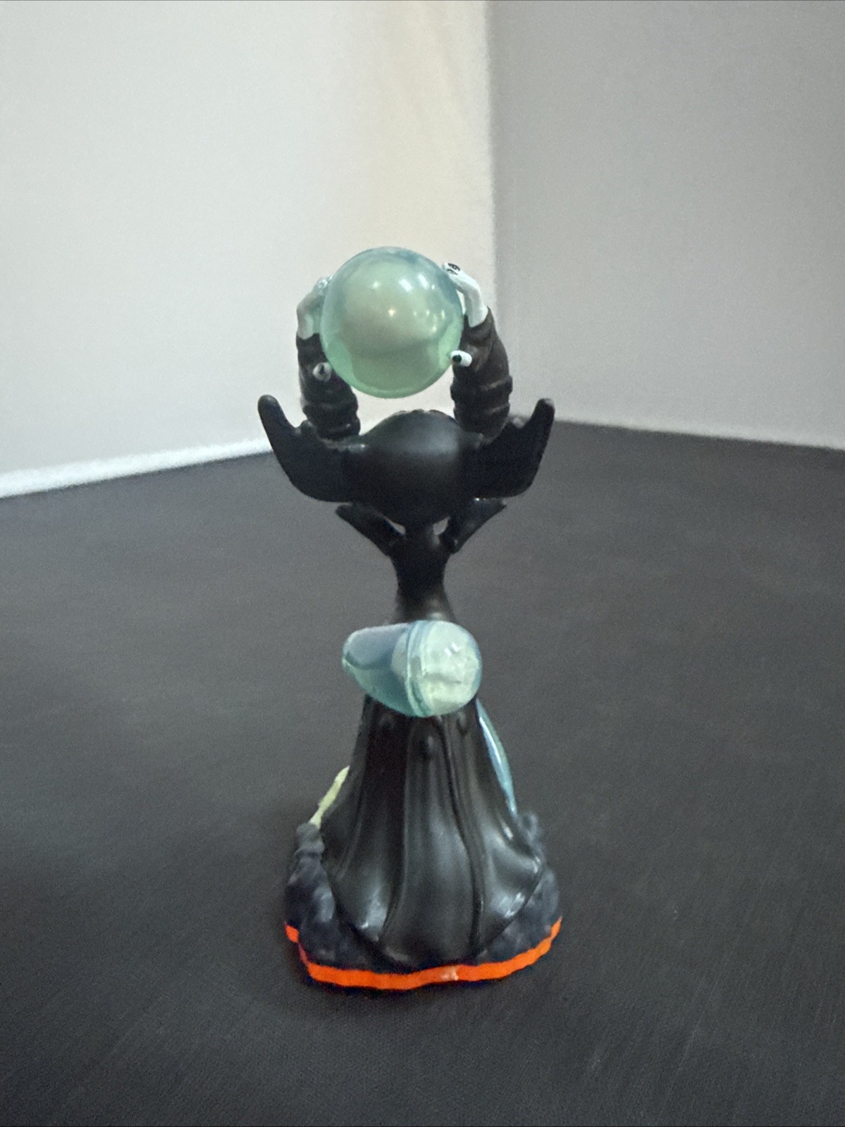 Skylanders Giants: Series 2 – Hex Lightcore Undead Figure Activision Toy W1139A