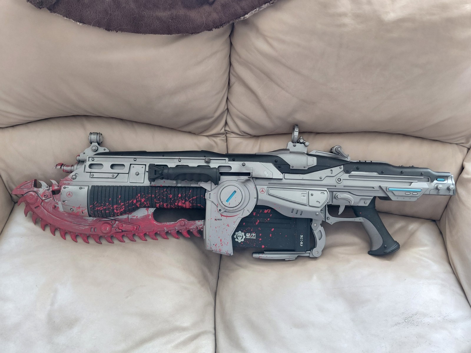 NECA Gears Of War Lancer Replica 2008 – Bloody Lancer – 36″ Full Size Prop