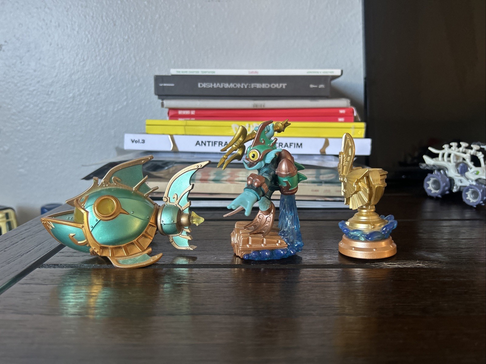 Skylander Deep Dove Gill Grunt, Vehicle, The Reef Ripper, Alongside Sea Thophy