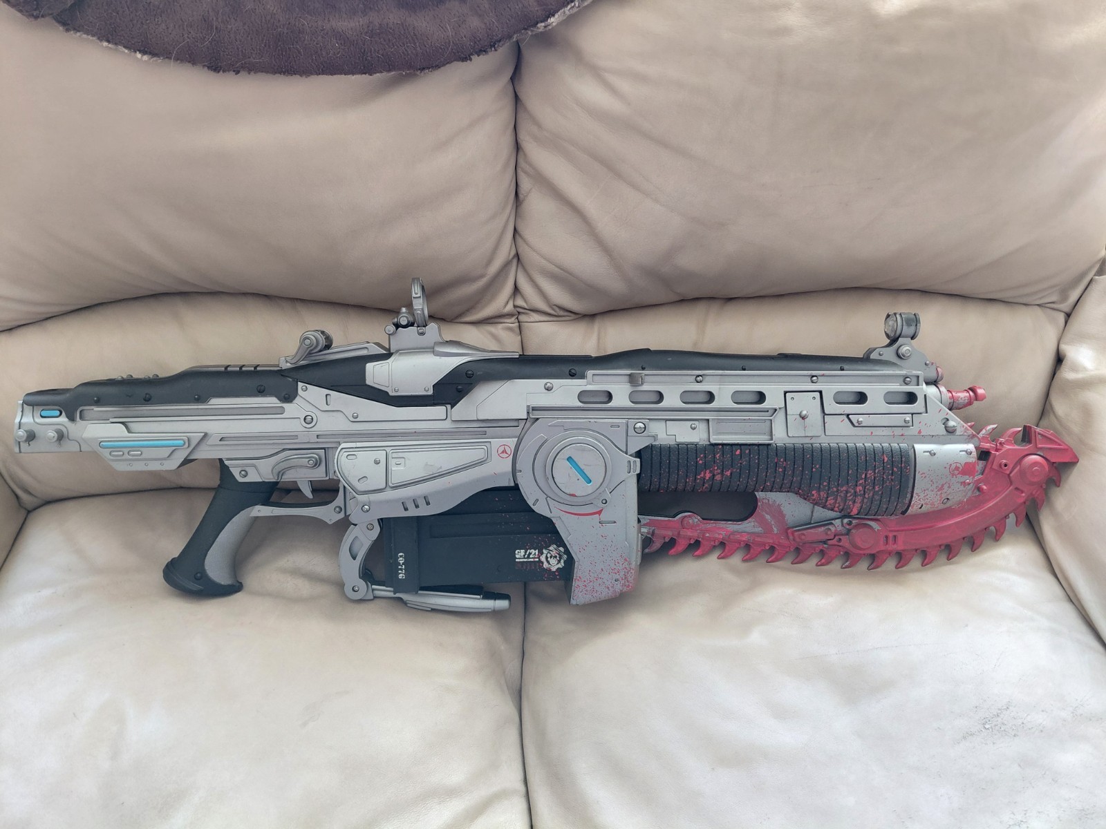 NECA Gears Of War Lancer Replica 2008 – Bloody Lancer – 36″ Full Size Prop