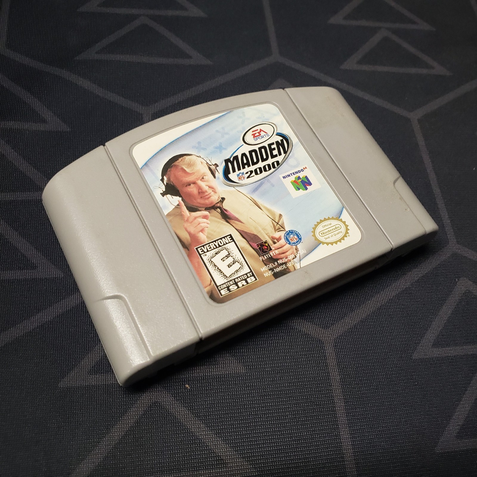 Madden NFL 2000 (Nintendo 64) EA Sports American football n64 classic video game