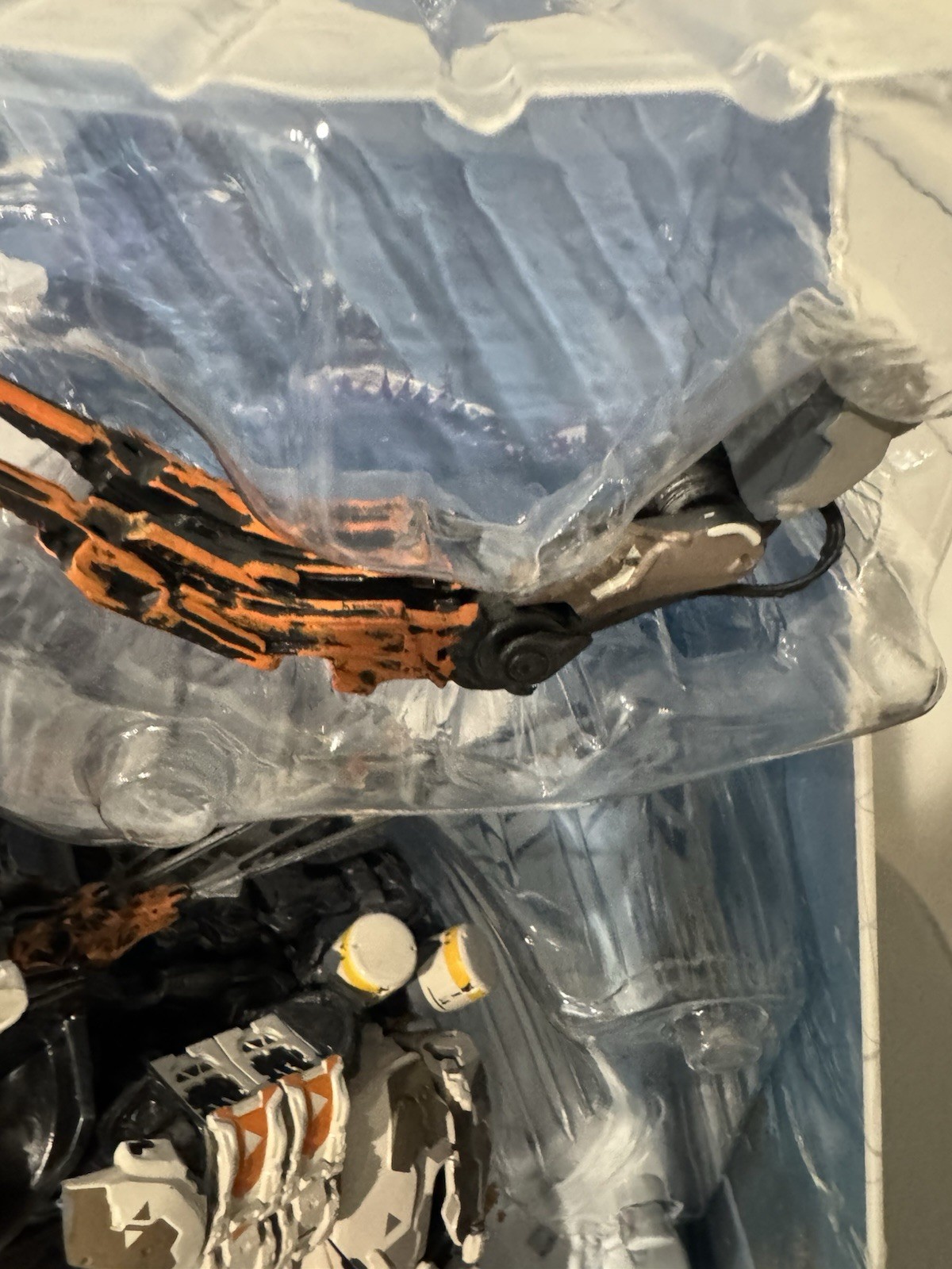 Horizon Forbidden West Collector’s Edition – Tremortusk/Aloy Statues With Box!