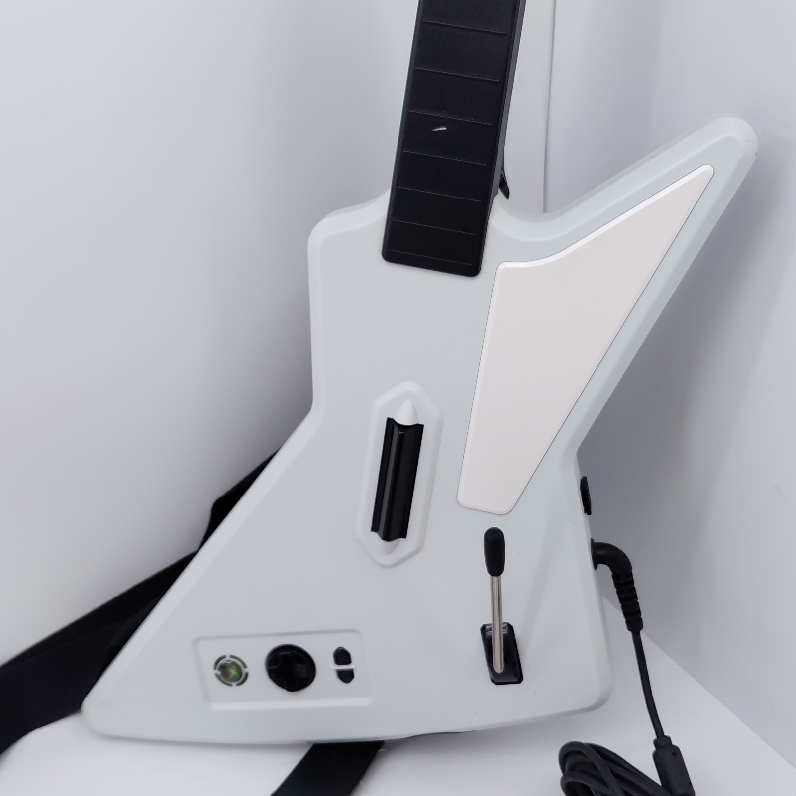 RedOctane 95157.805 Gibson XPlorer Guitar Controller Xbox 360 W USB Strap Cable