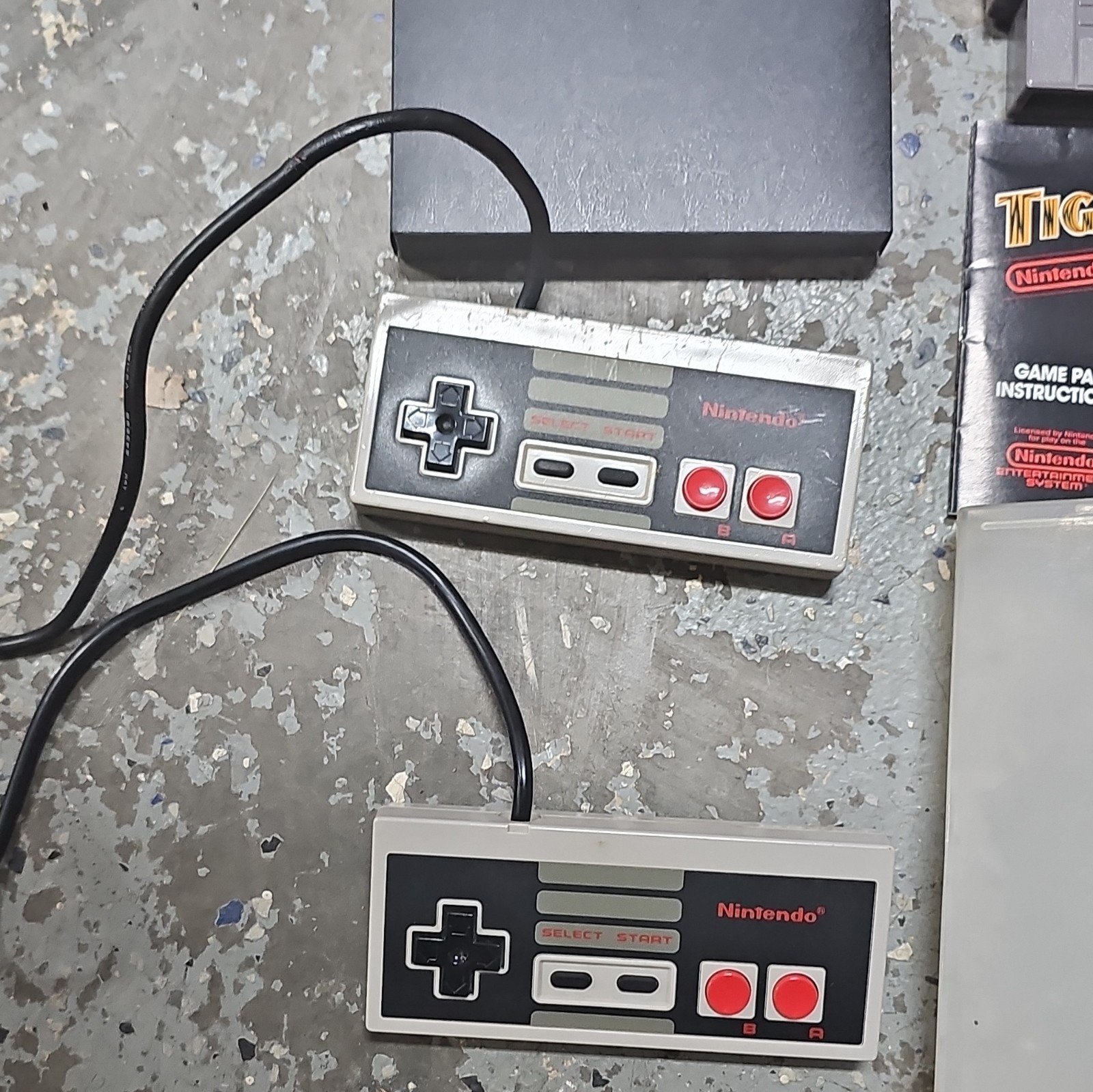 Nintendo NES-001 Console w/2 Controllers, RF Switch, AC. 2 Games