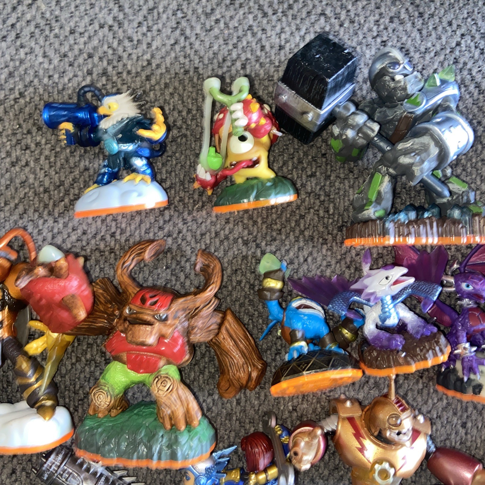 Skylanders Lot – 27 Figures Portal & Bag