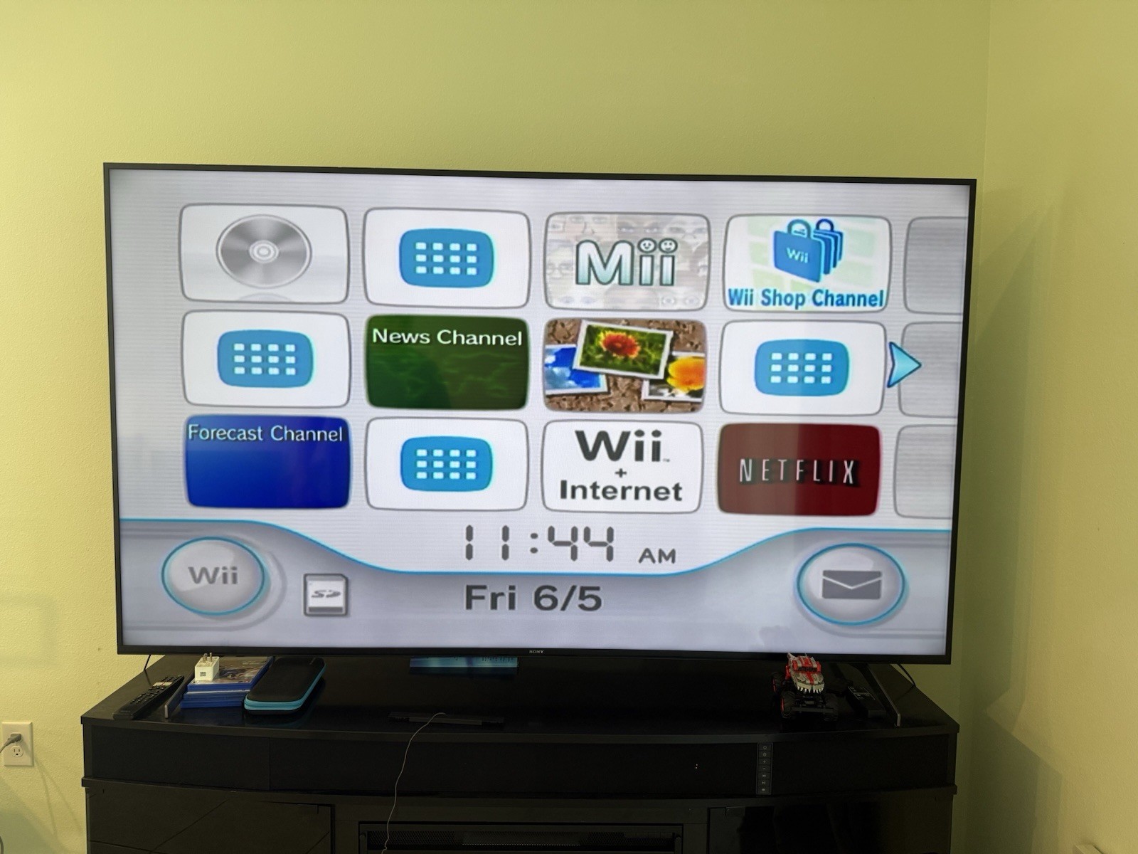 Nintendo RVL-101 Wii Console White Bundle With 6 Controllers Tested.