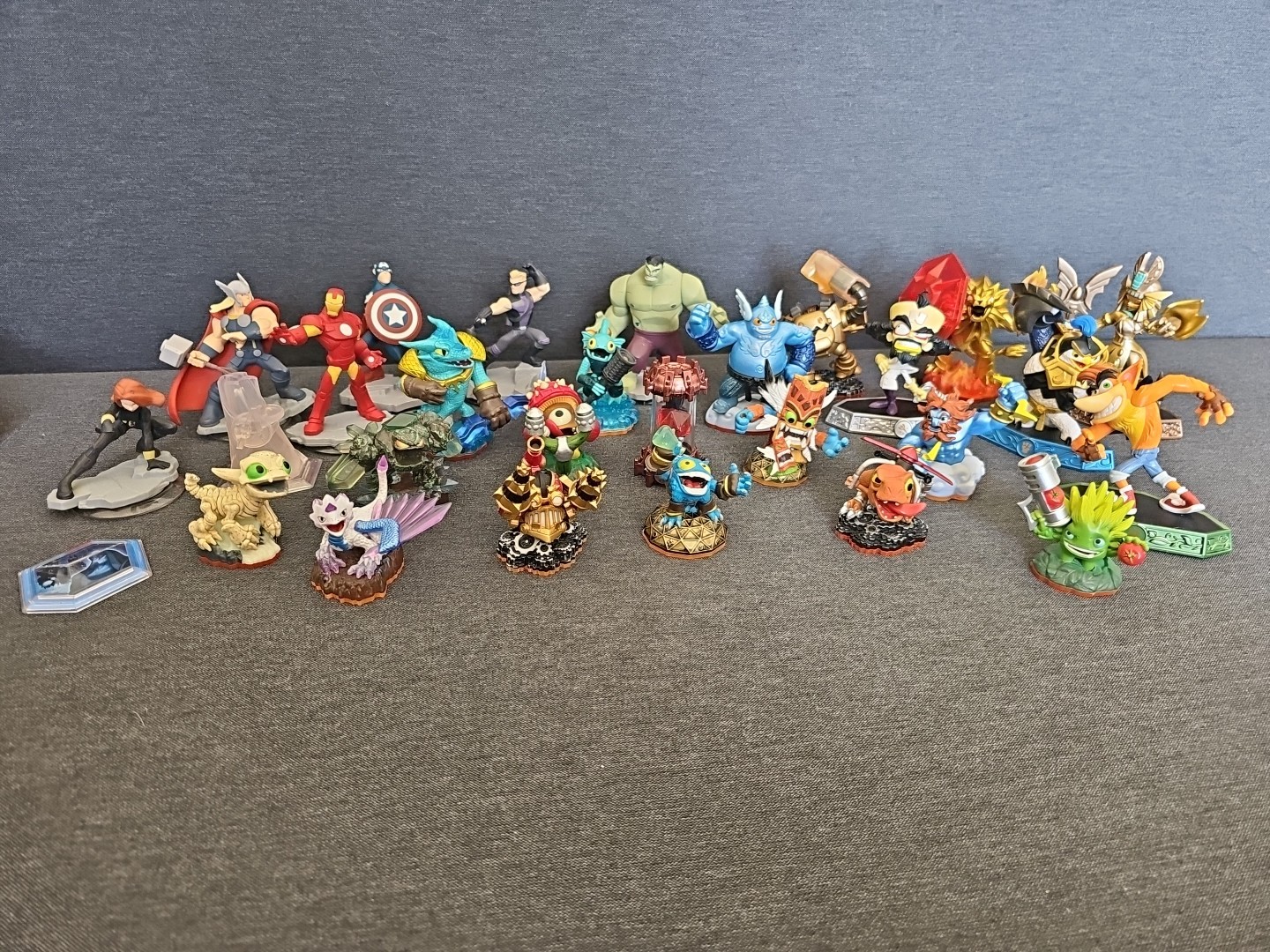 Lot Of 28 Activision Skylanders Trap Marvel Bandicoot
