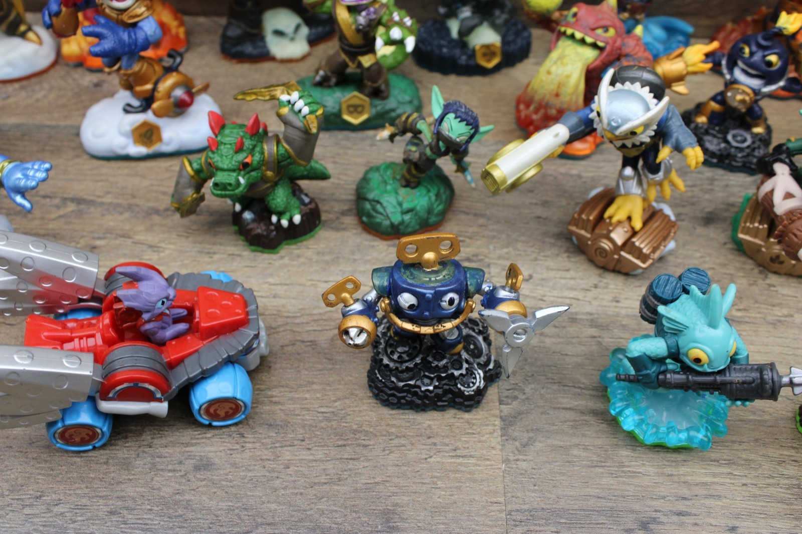 HUGE Lot Of 31 Activision Skylanders Character Figures Mixed Series Action